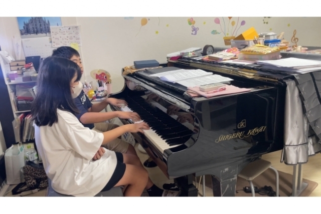 連弾練習で〜す