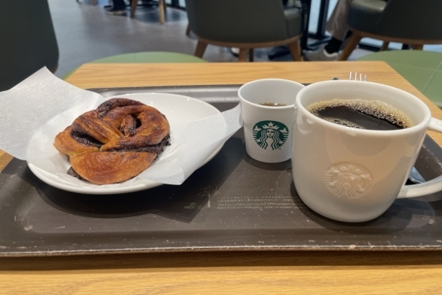 スタバで…